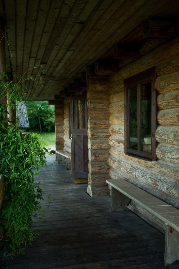 "Ziedkalni" Villa Bīriņi Kültér fotó